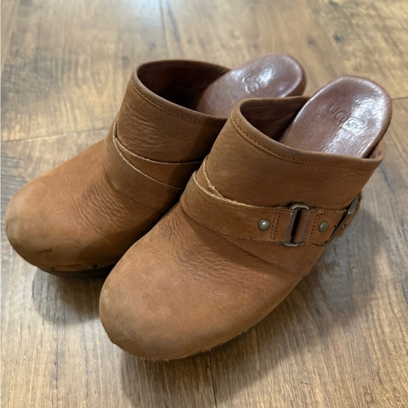 Ugg size 7 leather boho clogs with buckle - Picture 1 of 10